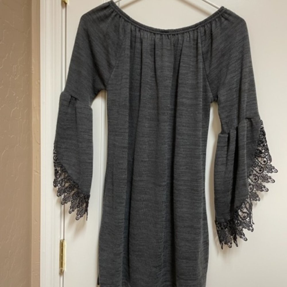 Win Win charcoal  gray open sleeve lace tunic. - Picture 5 of 8